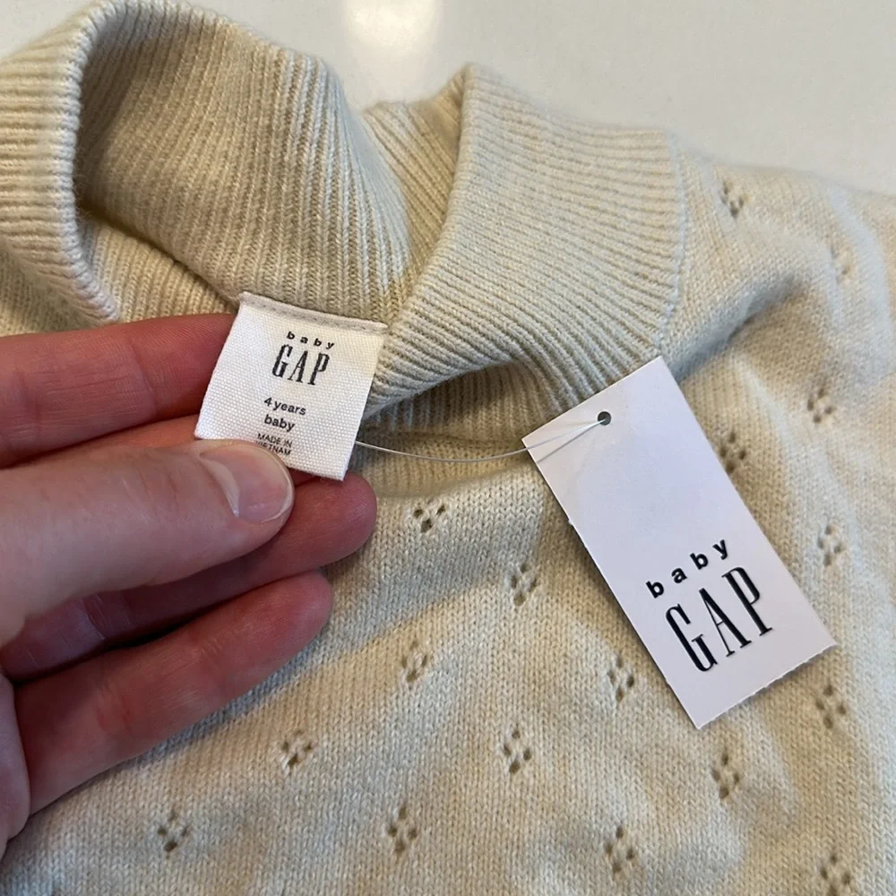 NWT Gap baby girls ruffled pointelle sweater oatmeal size 4 🤍